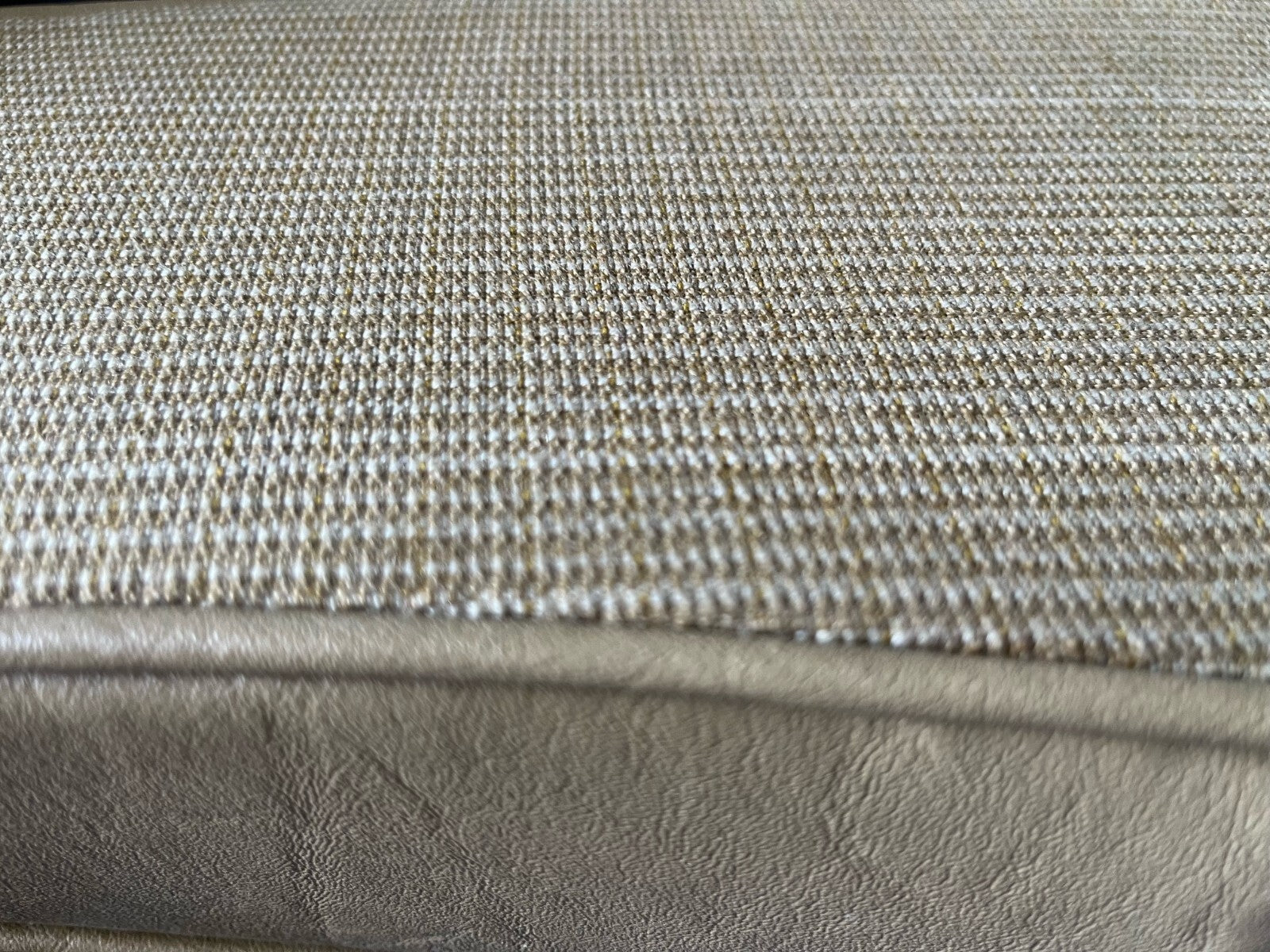 Mittelarmlehne Armlehne für Mercedes W123 Stoff Beige Polstercode 055