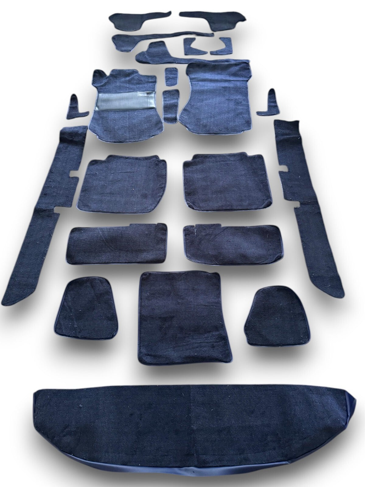 Teppichsatz Teppich für Mercedes W114 W115 Coupe Gummi Absatzschoner Blau.