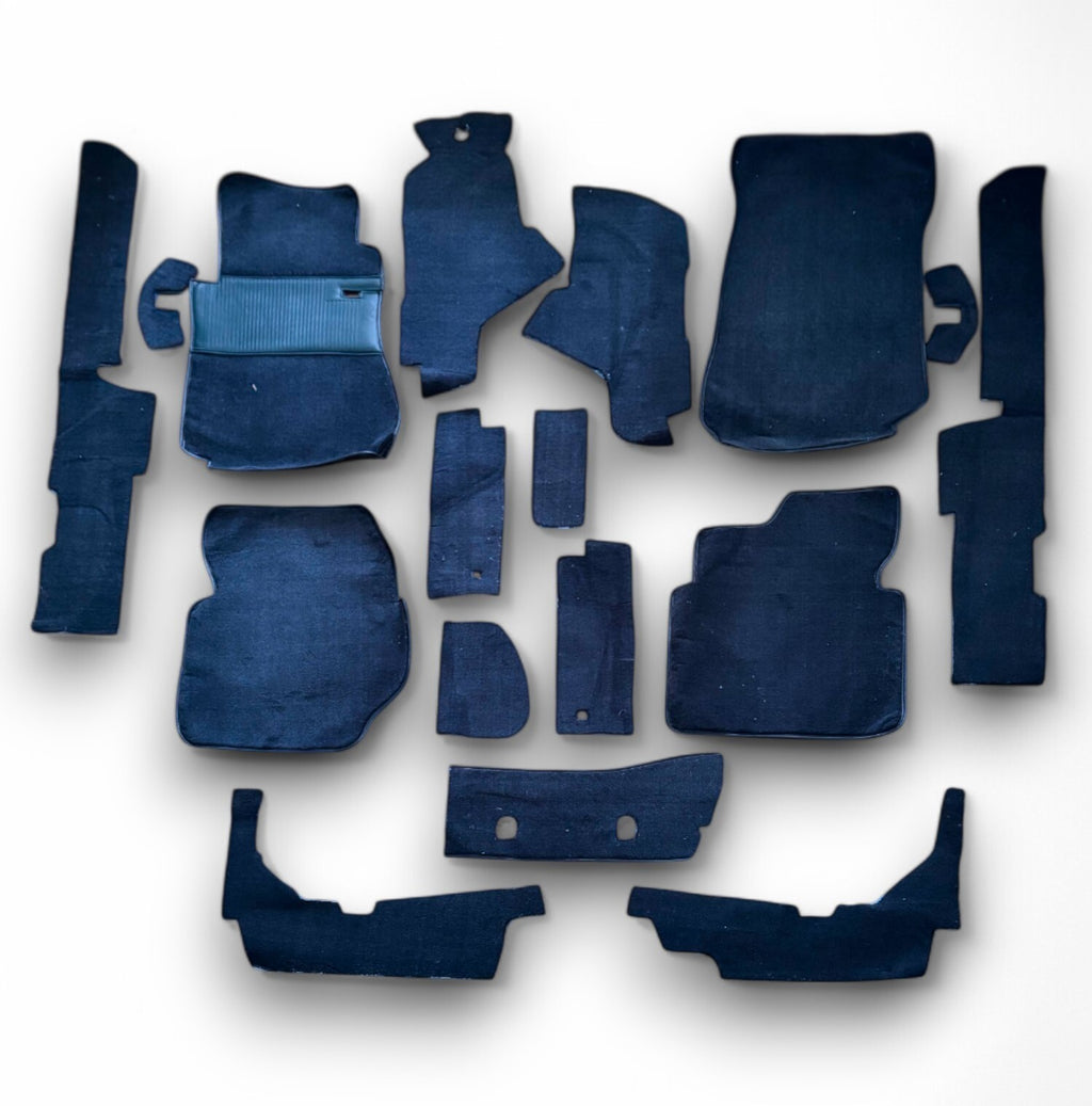 Teppichsatz Teppich für Mercedes W123 Limousine Gummi Absatzschoner Blau.