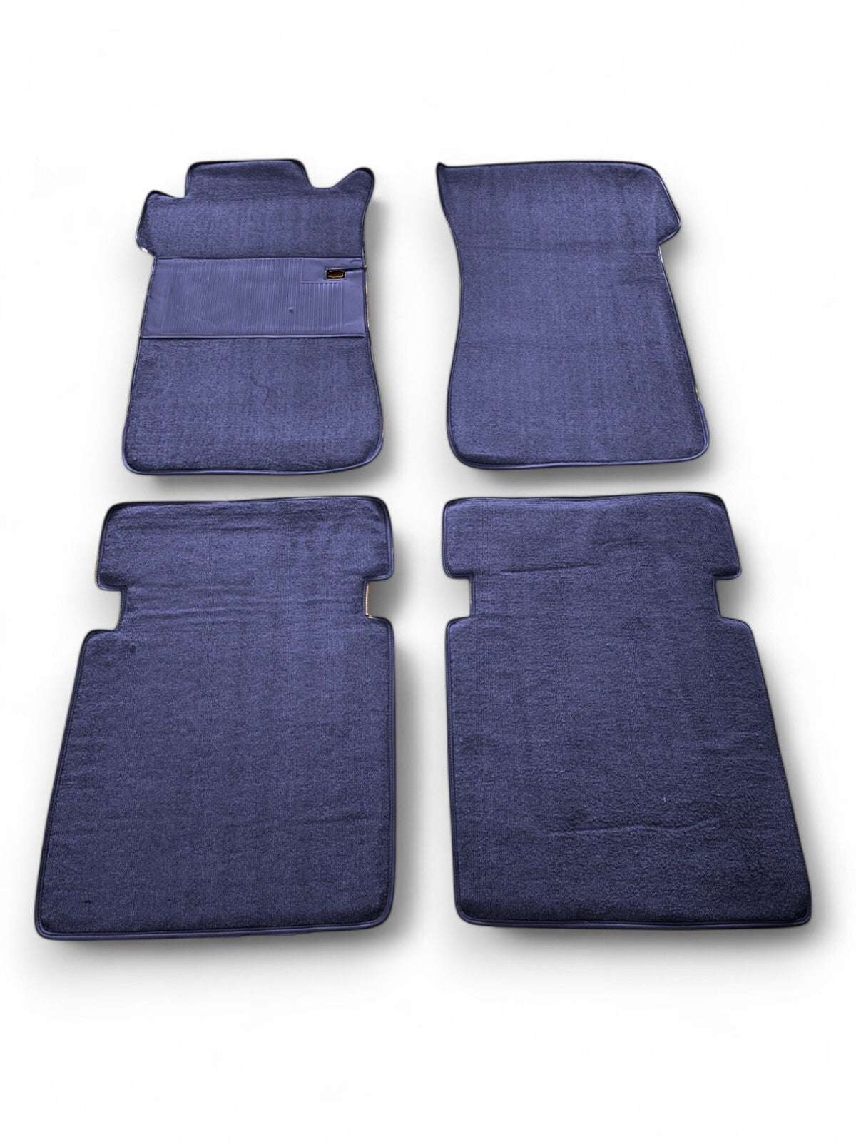 Teppichsatz Teppich für Mercedes W108 SE 1965-1969 Gummi Absatzschoner Blau.
