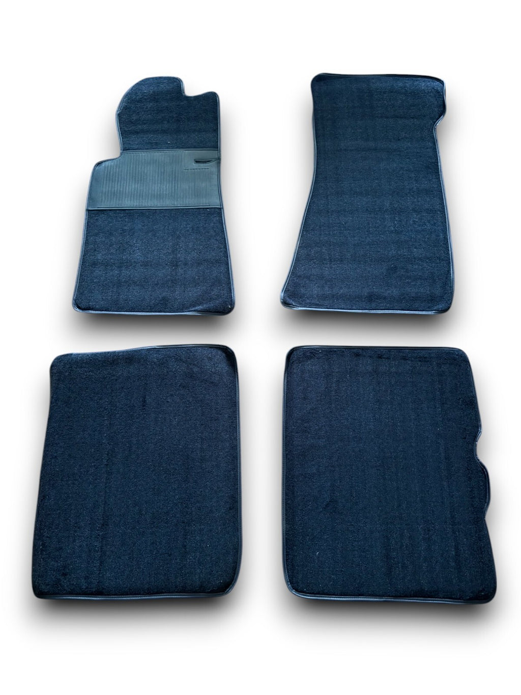 Teppichsatz Teppich für Mercedes C107 Gummi Absatzschoner Blau
