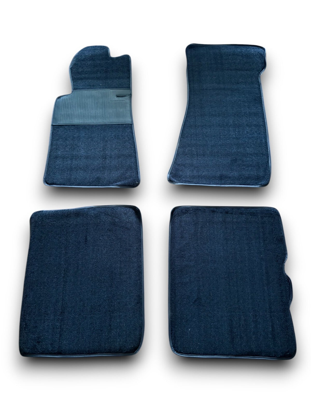 Teppichsatz Teppich für Mercedes C107 Gummi Absatzschoner Blau