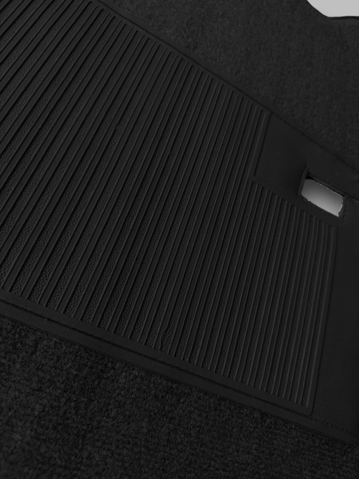 Teppichsatz Teppich für Mercedes W114 W115 Coupe Gummi Absatzschoner Schwarz
