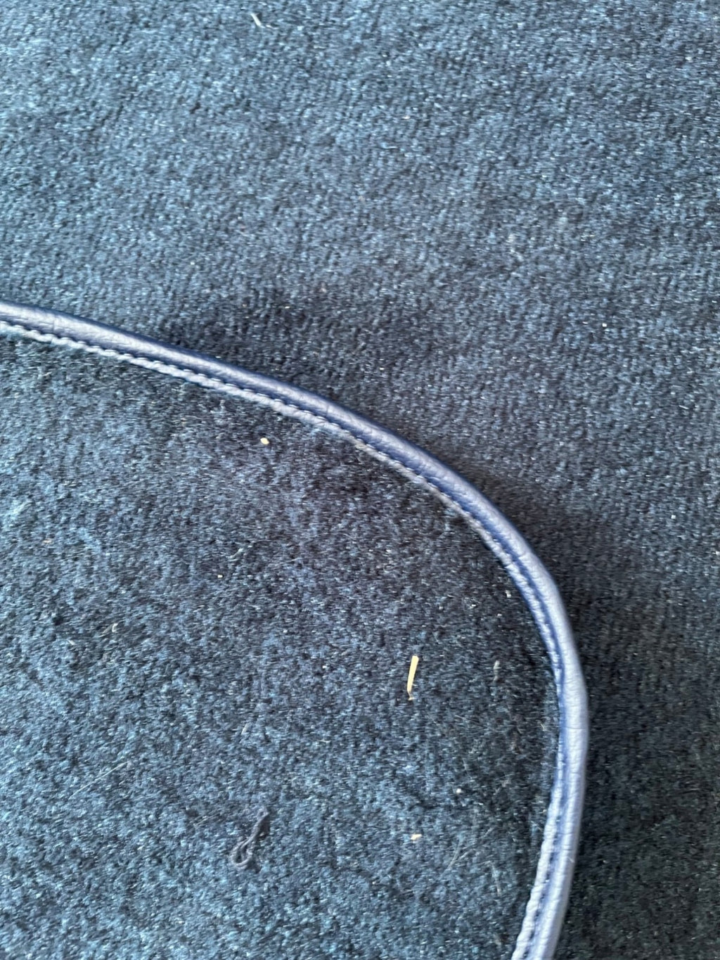 Teppichsatz Teppich für Mercedes W110 kleine Heckflosse Gummi Absatzschoner Blau
