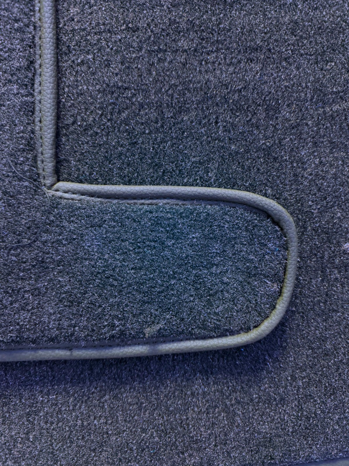 Teppichsatz Teppich für Mercedes SL107 R107/W107 Gummi Absatzschoner Blau RHD.