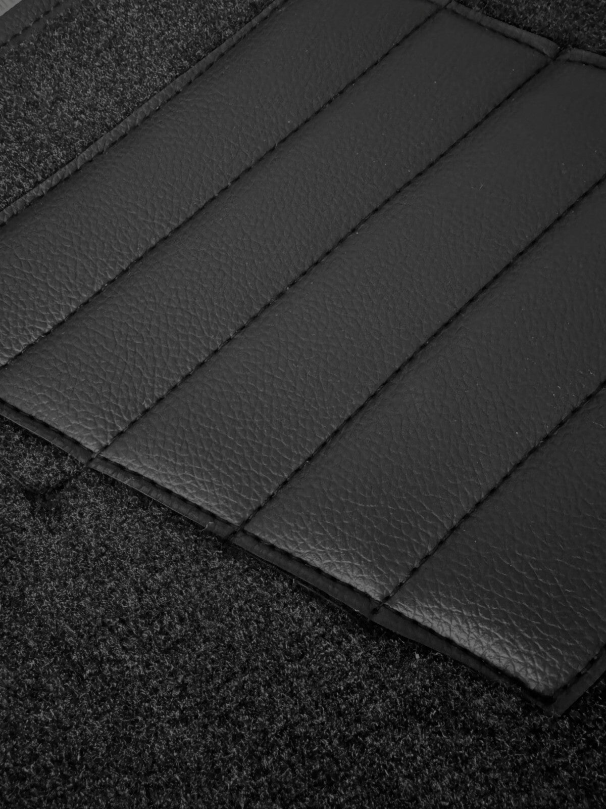 Teppichsatz Teppich für Mercedes W111 Coupe Gummi Absatzschoner Schwarz