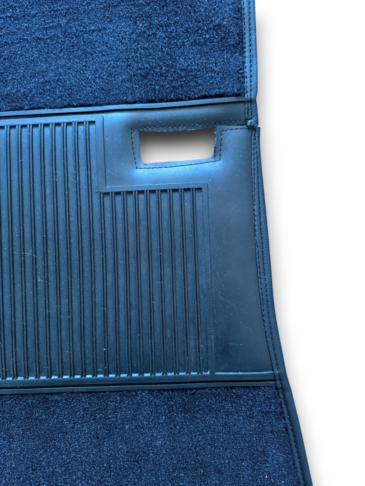 Teppichsatz Teppich für Mercedes W111 Coupe Gummi Absatzschoner Blau.