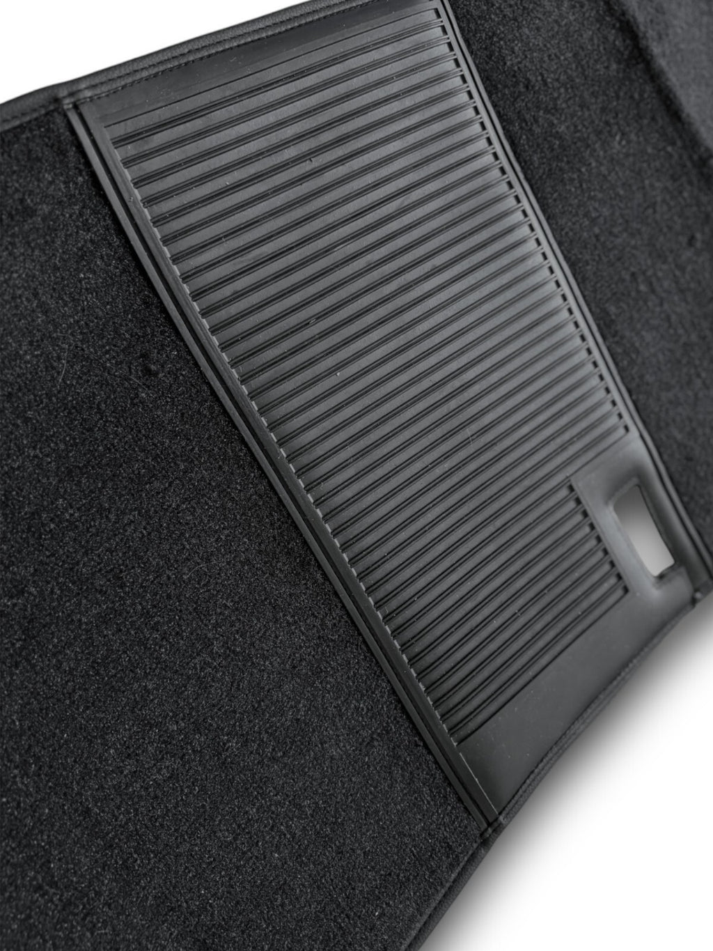 Teppichsatz Teppich für Mercedes W111 Coupe Gummi Absatzschoner Schwarz
