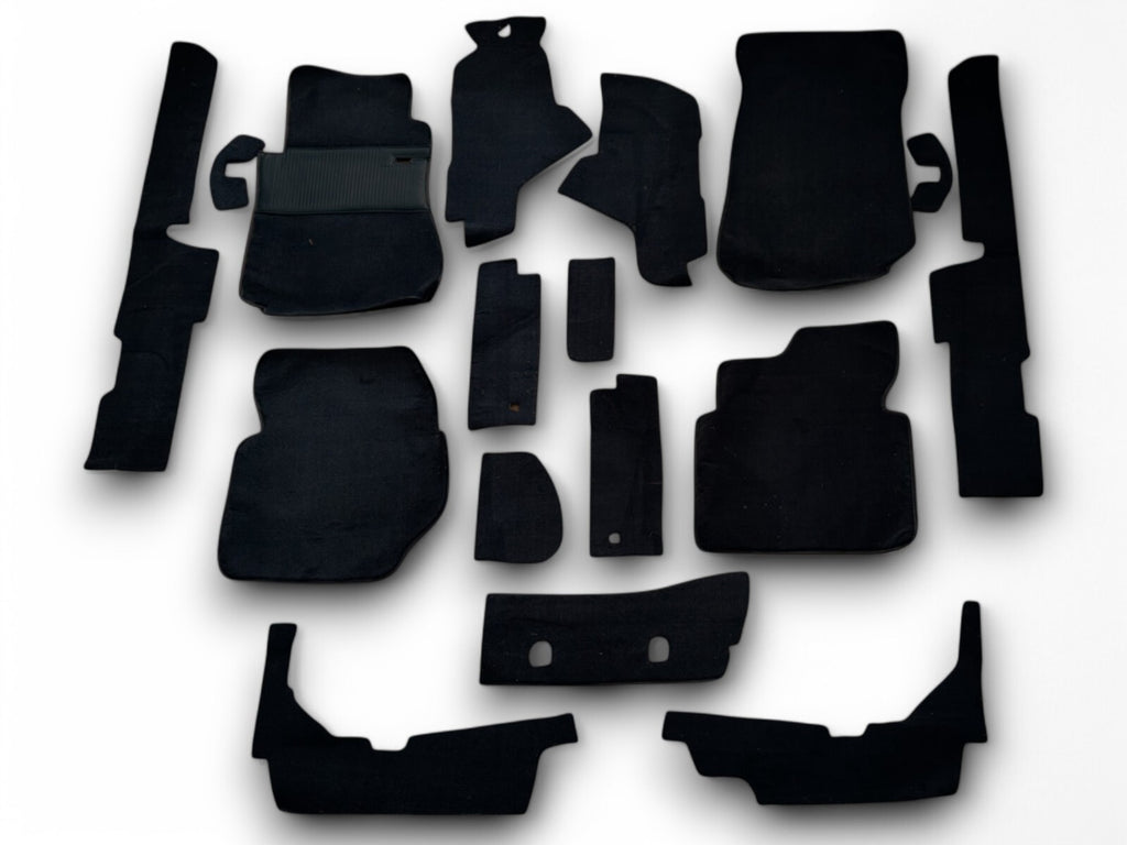 Teppichsatz Teppich für Mercedes W123 Limousine Gummi Absatzschoner Schwarz.