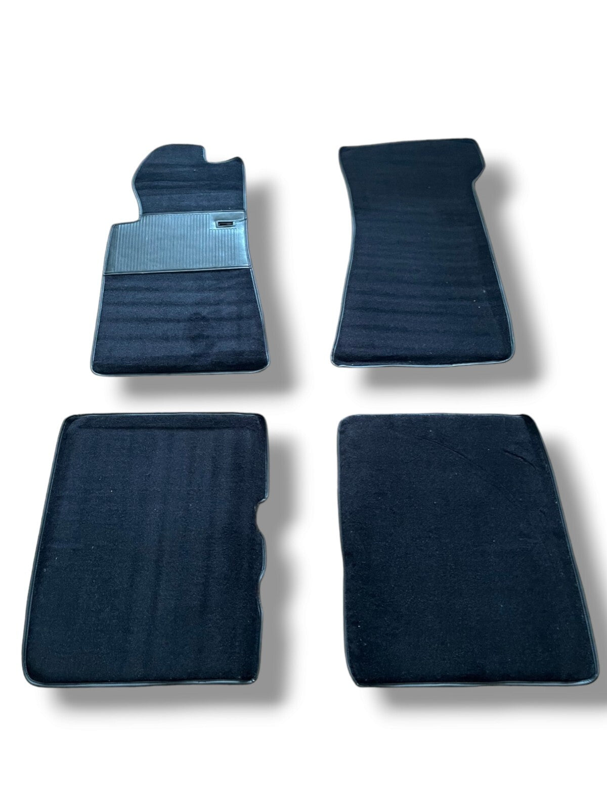 Teppichsatz Teppich für Mercedes C107 Gummi Absatzschoner Schwarz