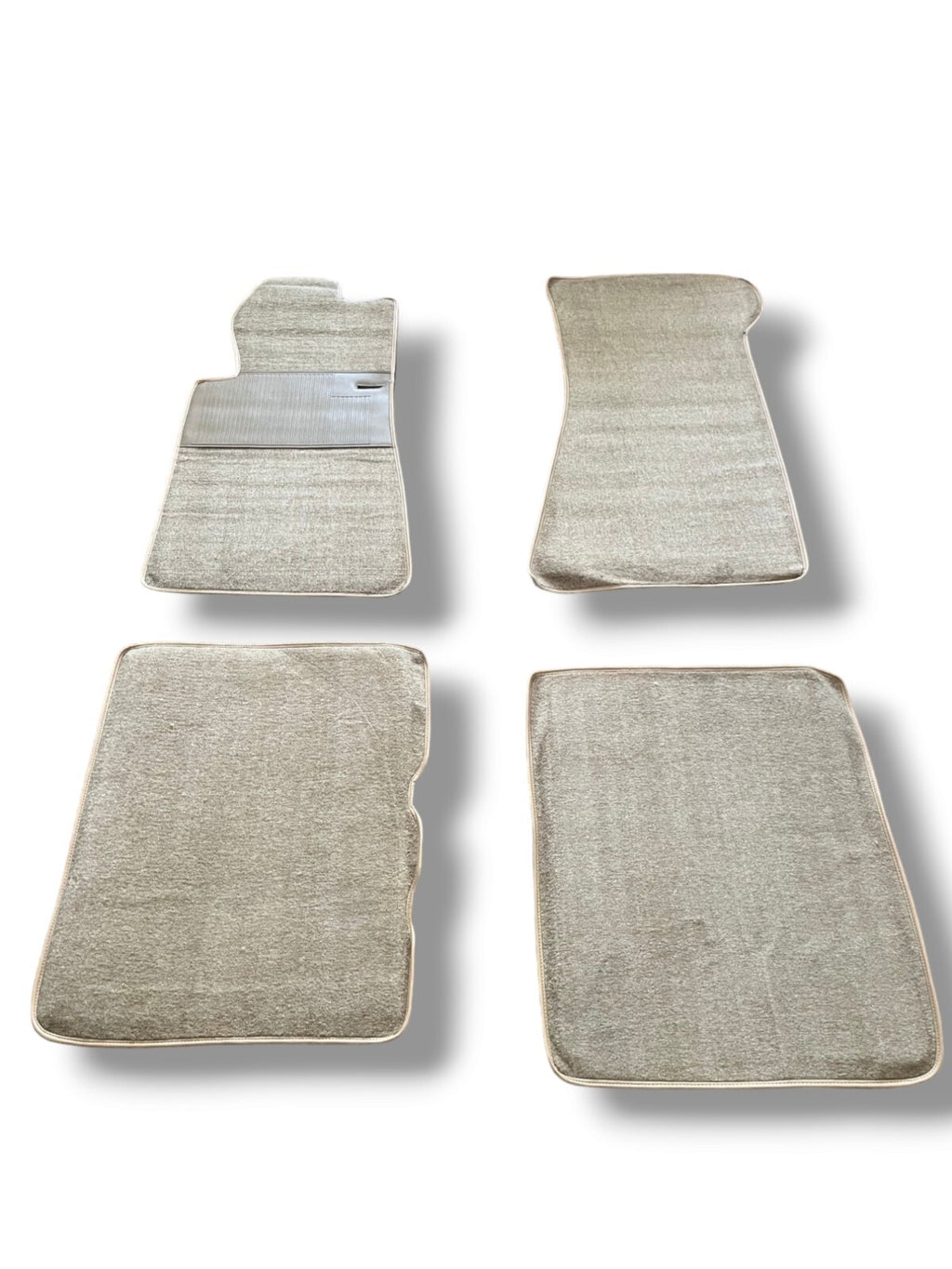 Teppichsatz Teppich für Mercedes C107 Gummi Absatzschoner Beige