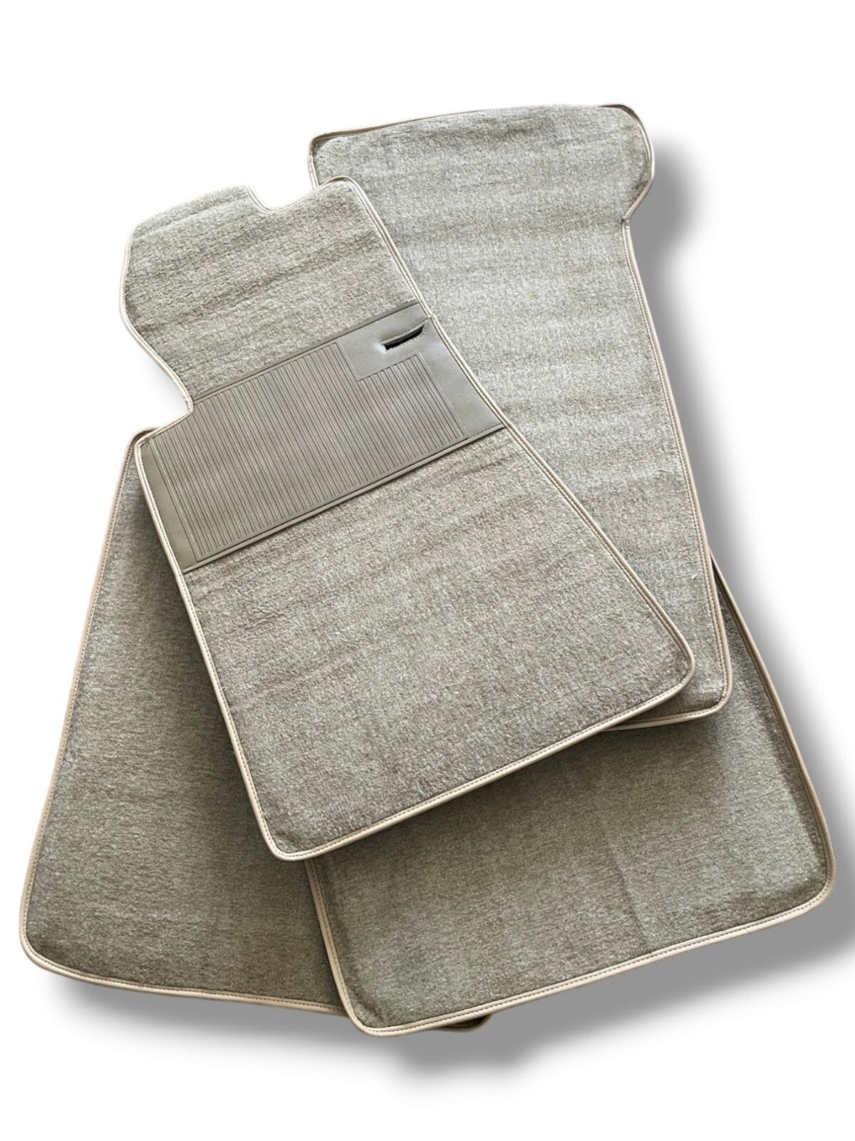 Teppichsatz Teppich für Mercedes C107 Gummi Absatzschoner Beige