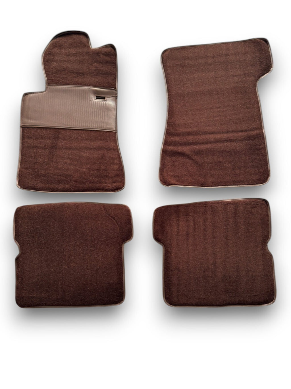 Teppichsatz Teppich für Mercedes SL107 R107/W107 Gummi Absatzschoner Braun