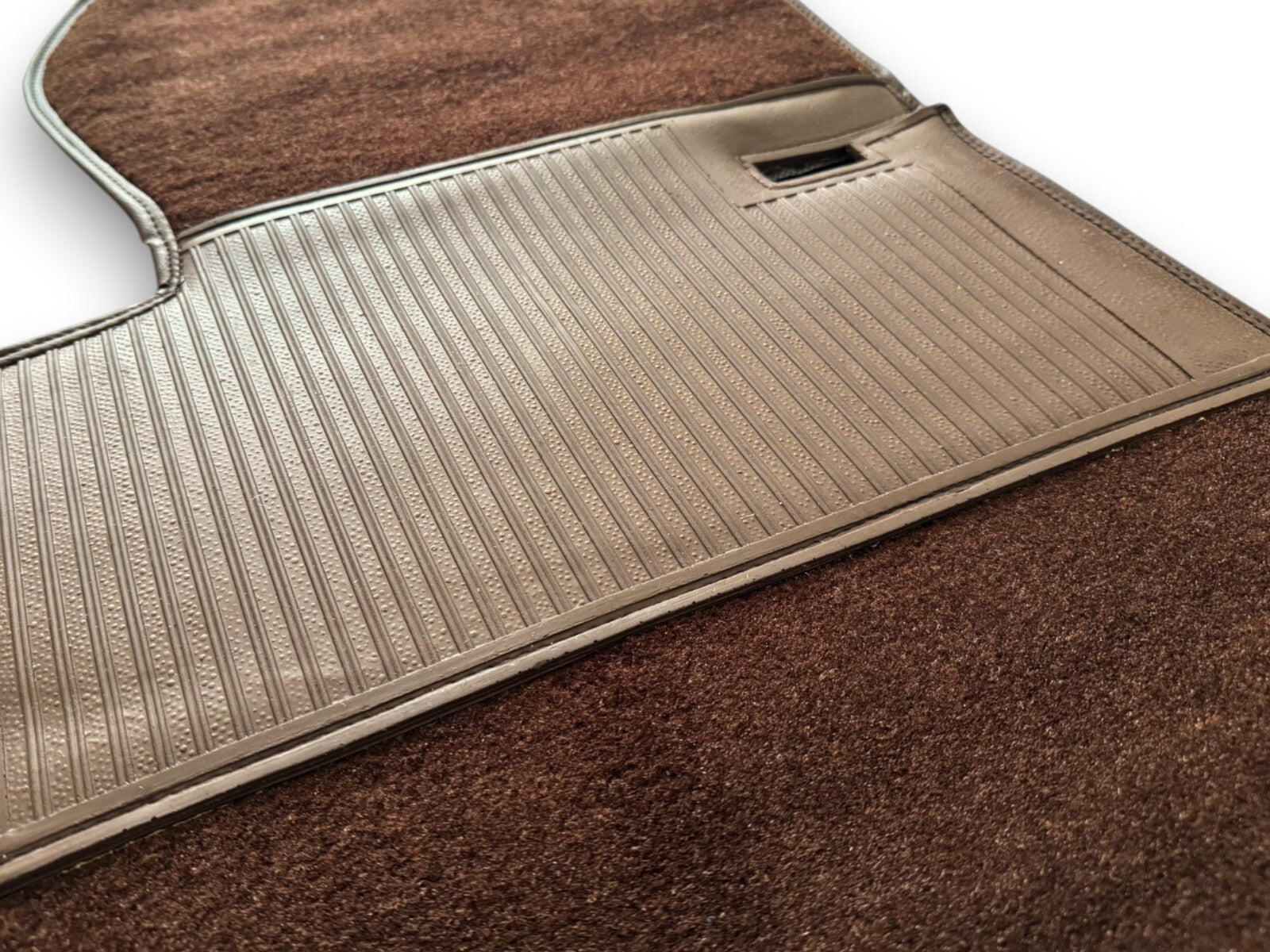 Fußmatten Teppich passend für Mercedes Benz SL107 R107/W107 4 teilig Braun