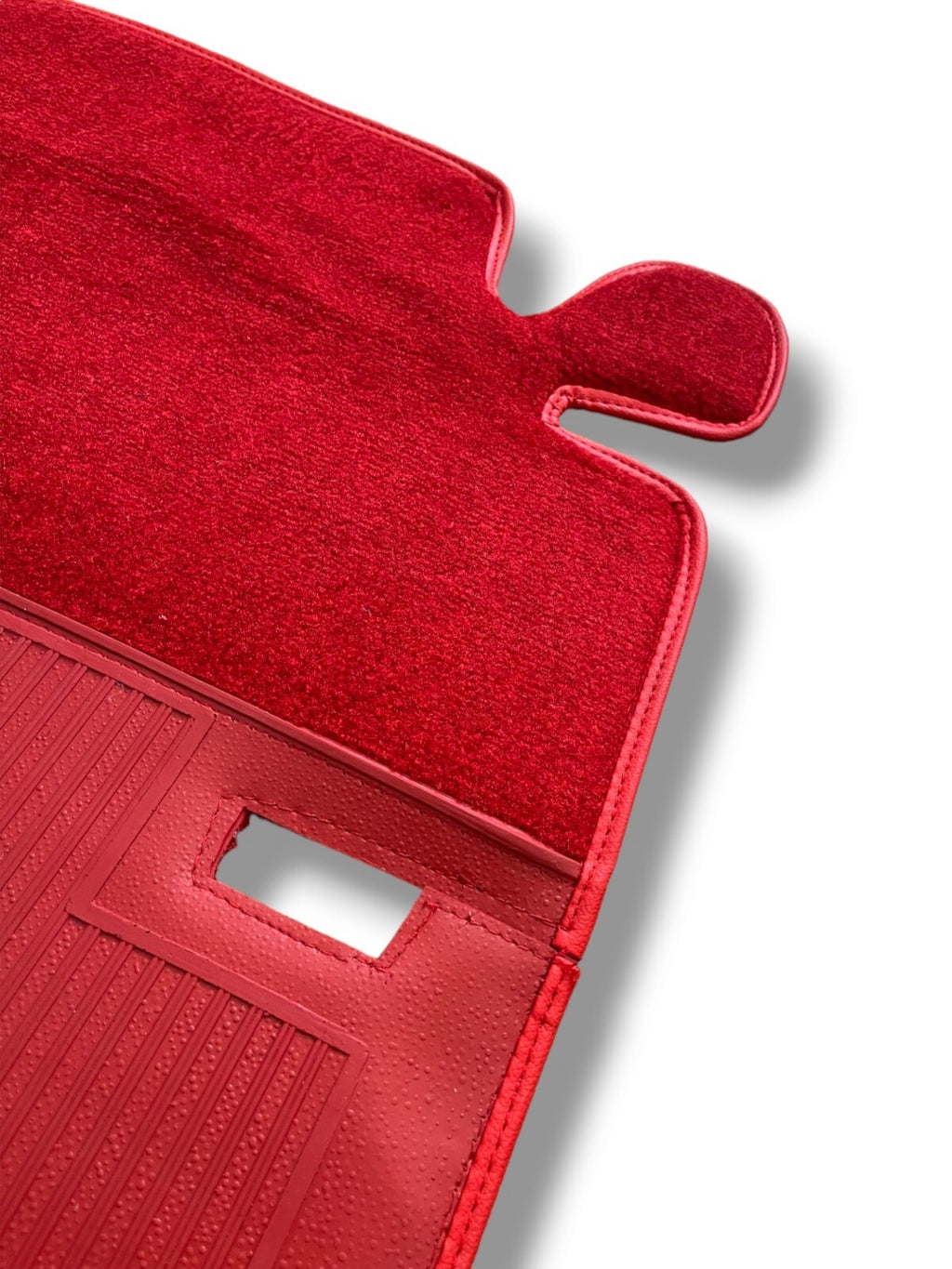Teppichsatz Teppich für Mercedes W110 kleine Heckflosse Gummi Absatzschoner Rot.