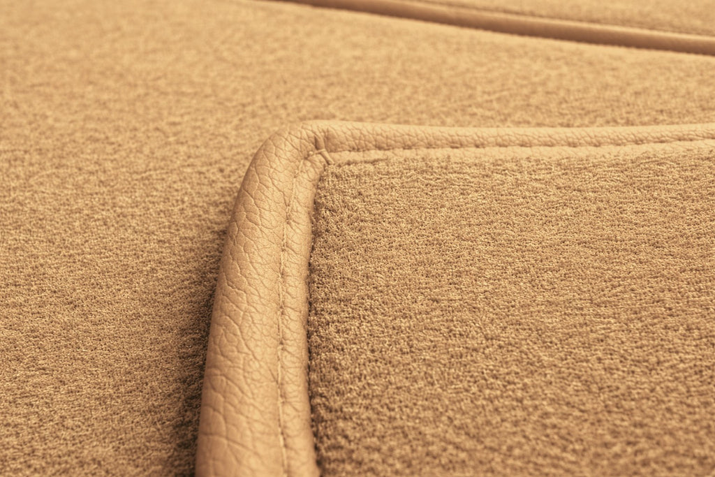 Teppichsatz Teppich für Mercedes W114 W115 Coupe Gummi Absatzschoner Beige RHD