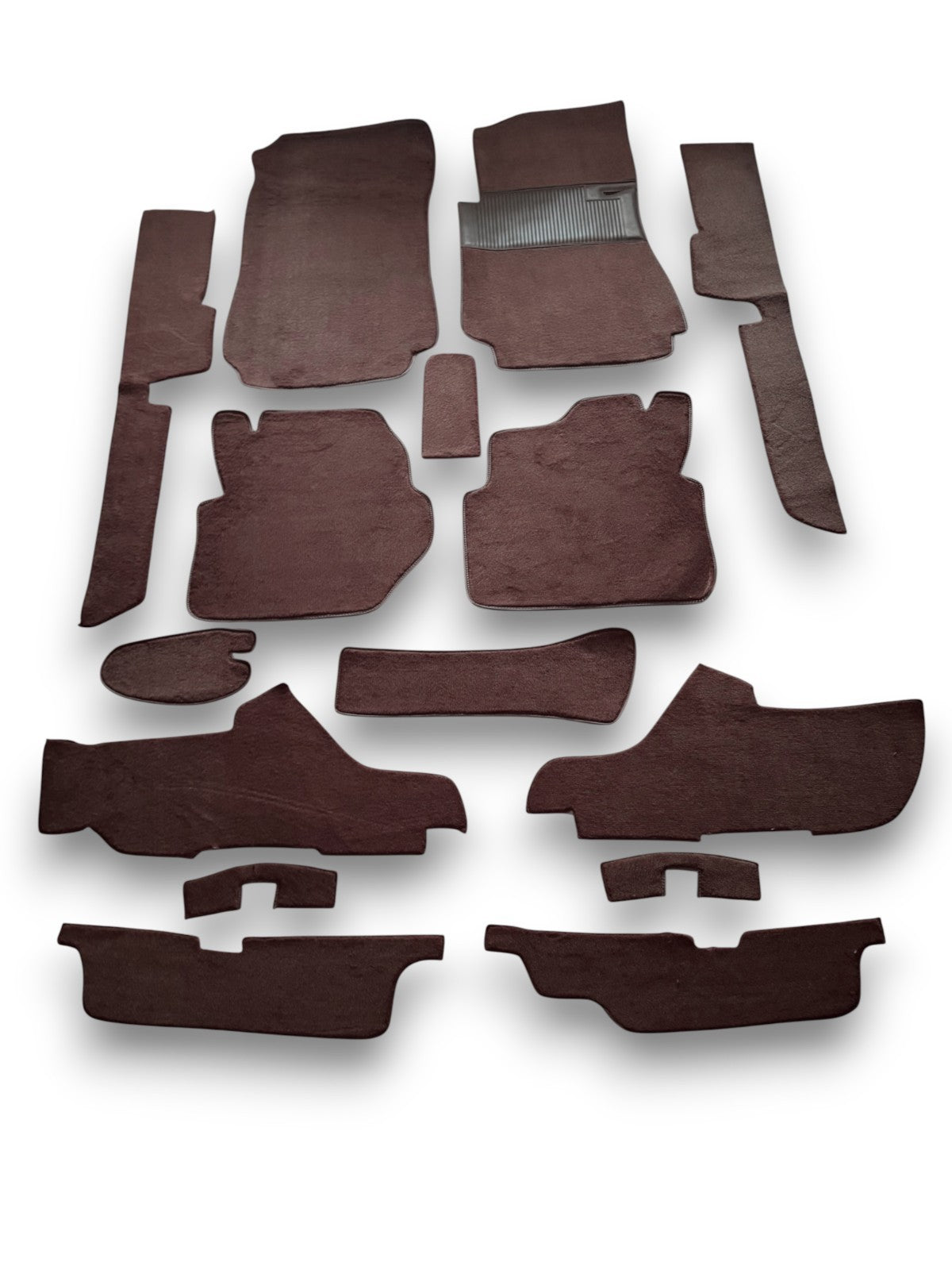 Teppichsatz Teppich für Mercedes W123 Coupe Gummi Absatzschoner Braun RHD