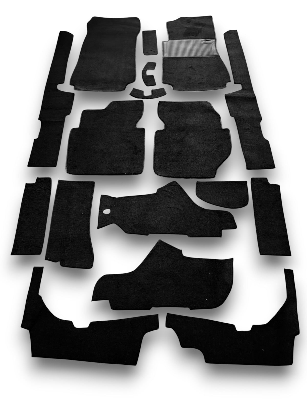 Teppichsatz Teppich für Mercedes W123 Limousine Gummi Absatzschoner Schwarz RHD