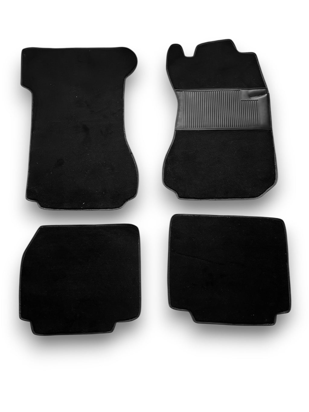 Teppichsatz Teppich für Mercedes W114 W115 Coupe Gummi Absatzschoner Schwarz RHD