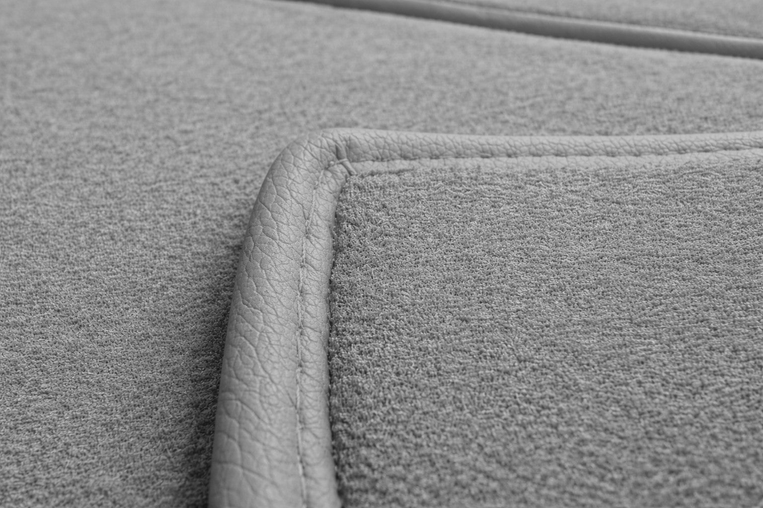 Teppichsatz Teppich für Mercedes W114 W115 Coupe Gummi Absatzschoner Grau RHD