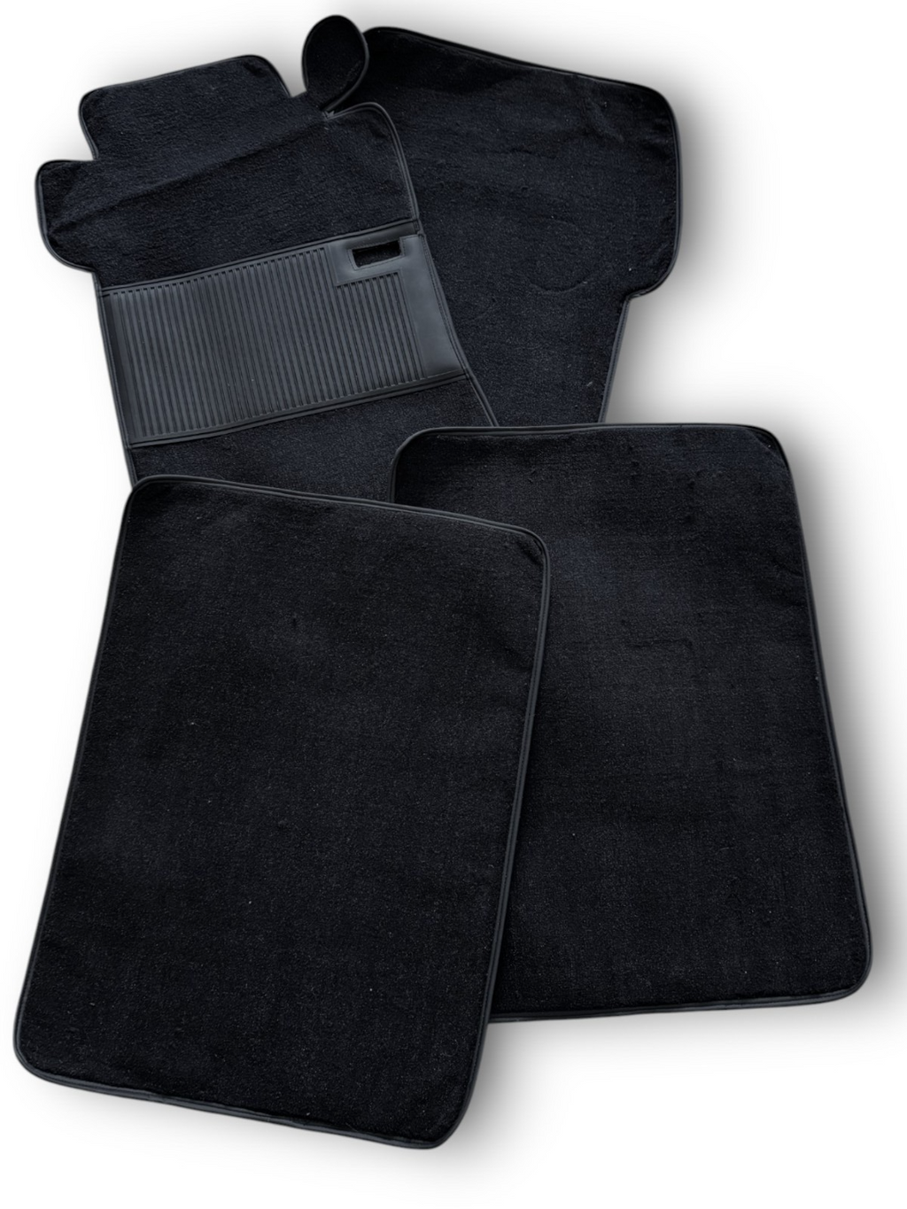 Teppichsatz Teppich für Mercedes W111 Coupe Gummi Absatzschoner Schwarz