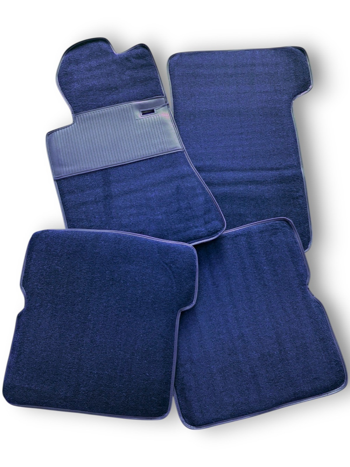 Teppichsatz Teppich für Mercedes SL107 R107/W107 Gummi Absatzschoner Blau