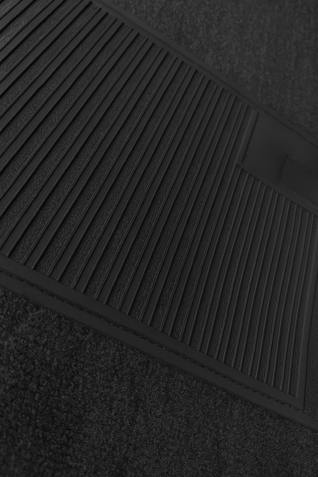 Teppichsatz Teppich für Mercedes W108 SE 1965-1969 Gummi Absatzschoner Schwarz