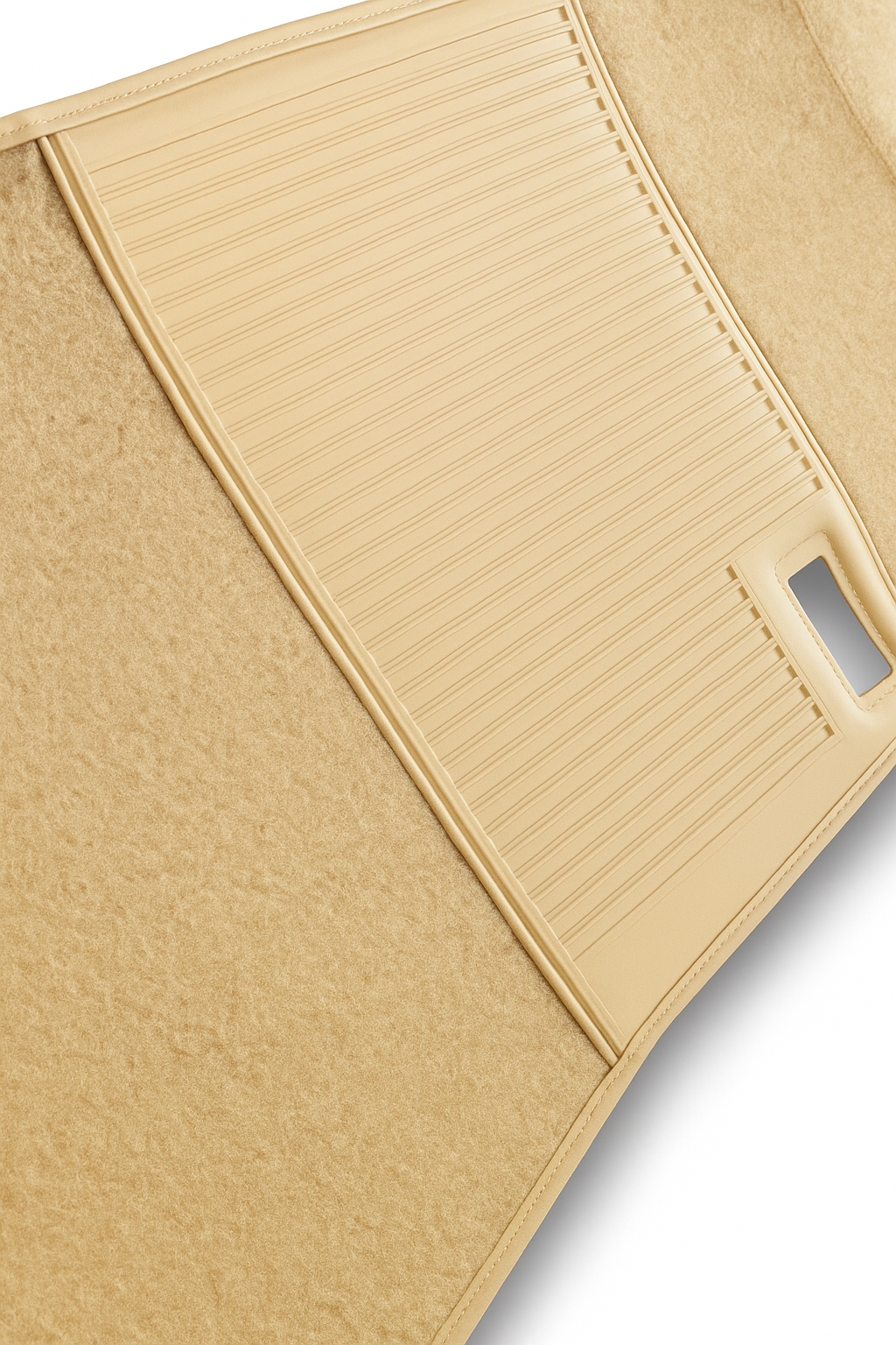 Teppichsatz Teppich für Mercedes W111 Coupe Gummi Absatzschoner Beige.