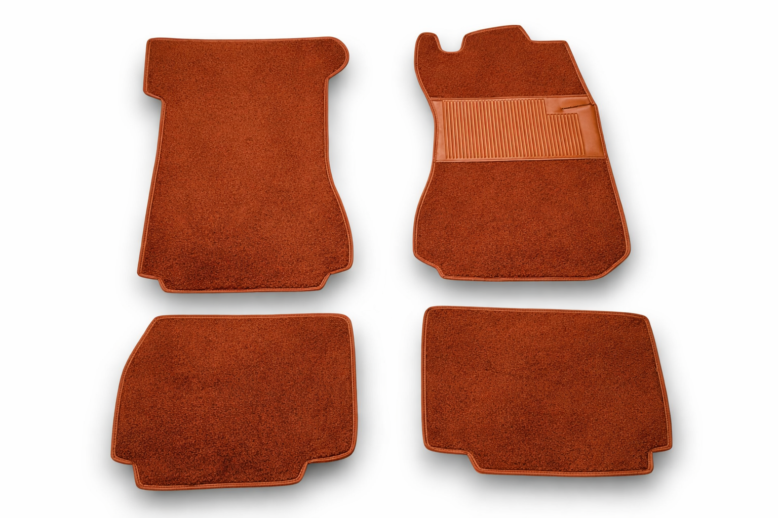 Teppichsatz Teppich für Mercedes W114 W115 Coupe Gummi Absatzschoner Braun RHD