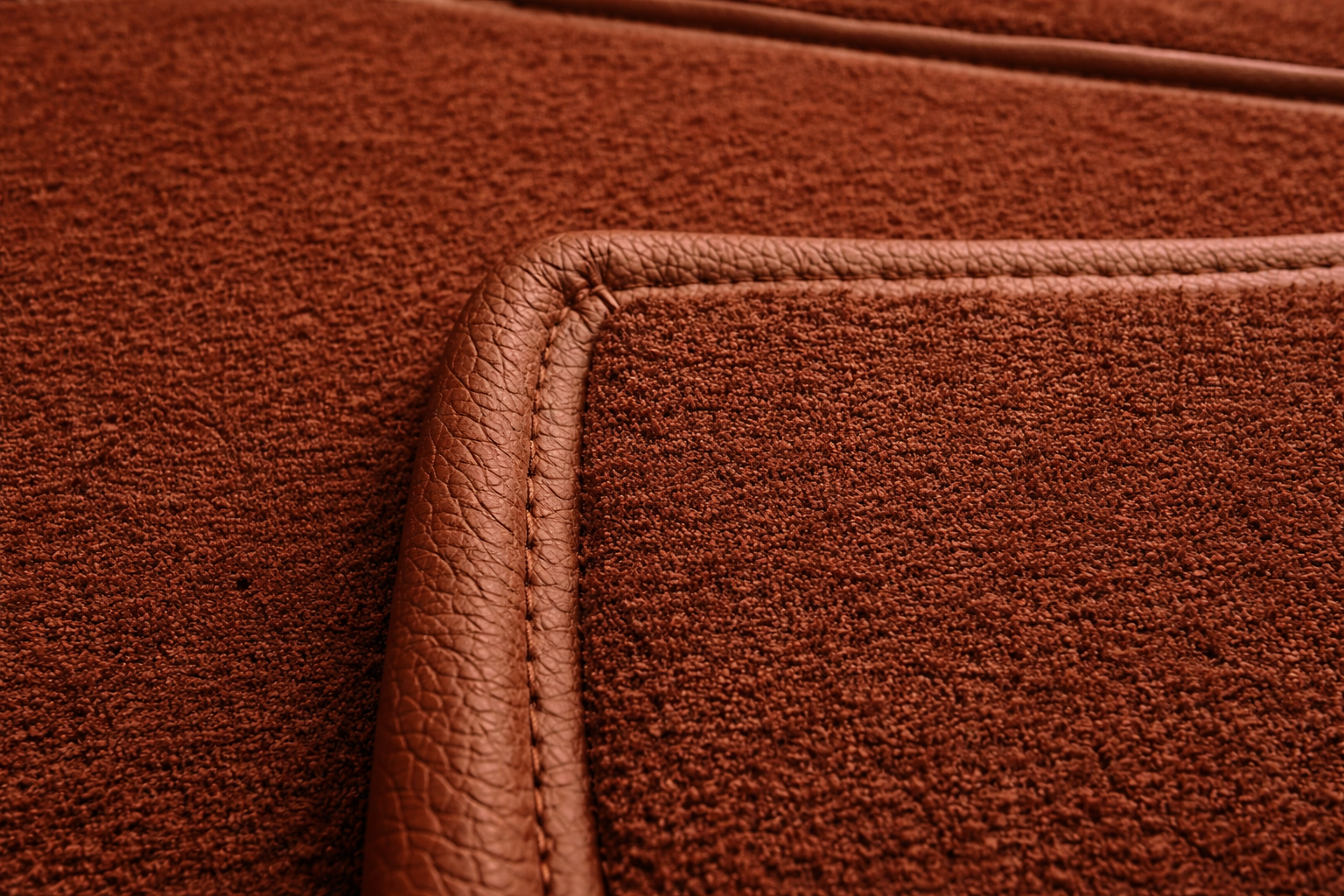 Teppichsatz Teppich für Mercedes W114 W115 Coupe Gummi Absatzschoner Braun RHD