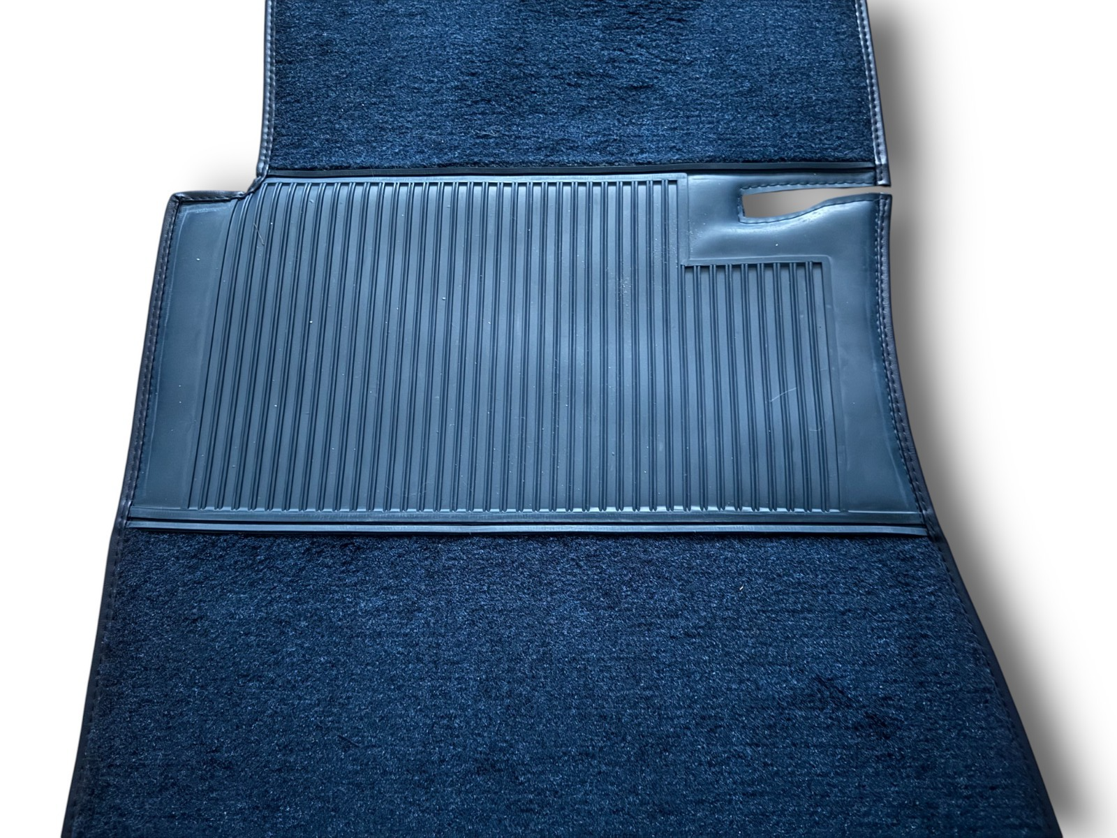 Teppichsatz Teppich für Mercedes W123 Limousine Gummi Absatzschoner Blau RHD